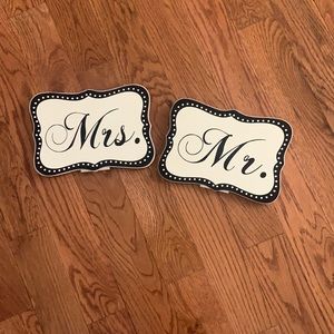 Mr & Mrs signs